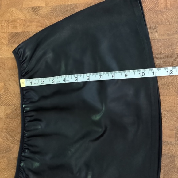 Stretchy vinyl look black miniskirt - Picture 6 of 6